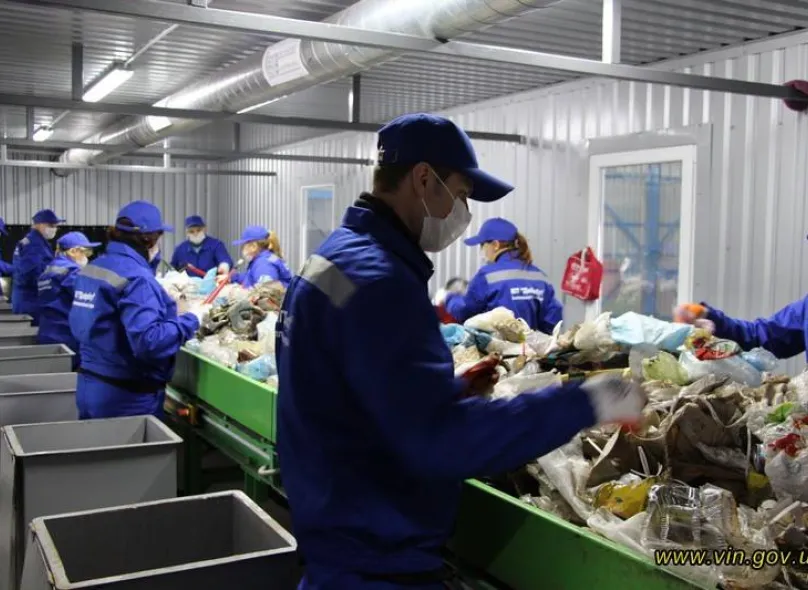 Employees of Bar Machine Building Plant PJSC have completed the installation of equipment for the waste sorting complex of the Illinets Territorial Community — Photo 6