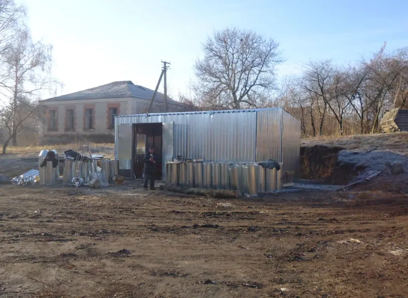 The employees of PJSC "Barskyi mashinobudovny zavod" carried out work on the removal of the boiler rooms of the ZOSH of the Bershad district from the basement premises — Photo 8
